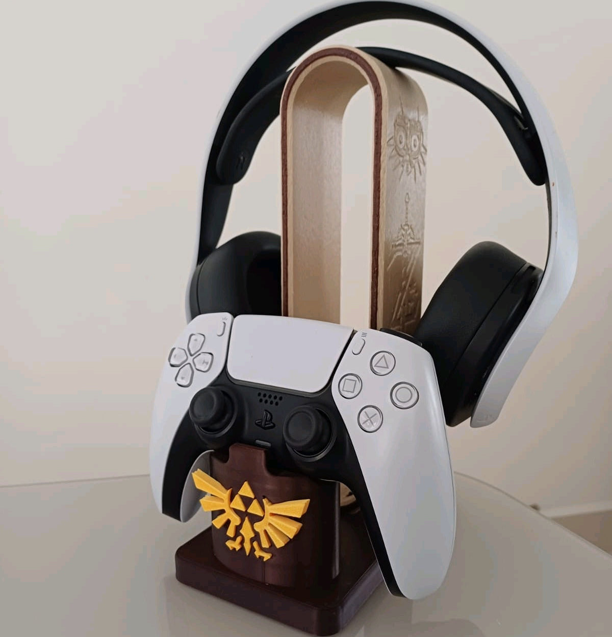 Inspirado en Zelda. Soporte para auriculares y mando